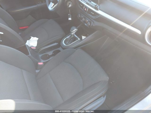 3KPF24AD8ME268532 KIA Forte Lxs