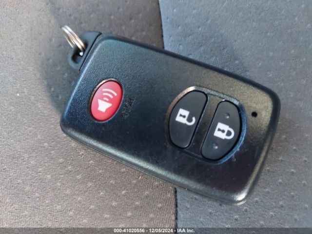 JTDKN3DUXE1816062 Toyota Prius Two