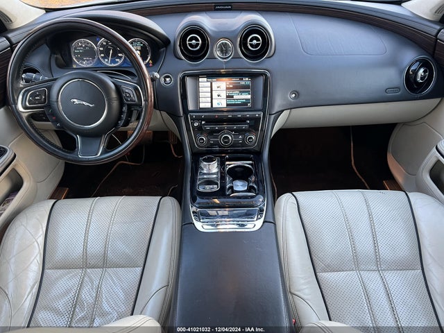 Jaguar Xj Xjl Portfolio 2015 SAJWJ2GD7F8V84310 Image 10