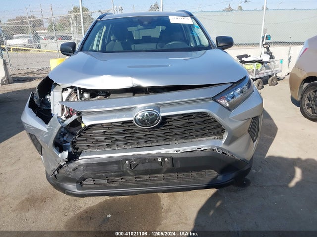 Toyota RAV4 LE 2019 JTMH1RFV7KJ016717 Image 13