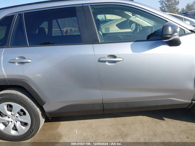 Toyota RAV4 LE 2019 JTMH1RFV7KJ016717 Image 14