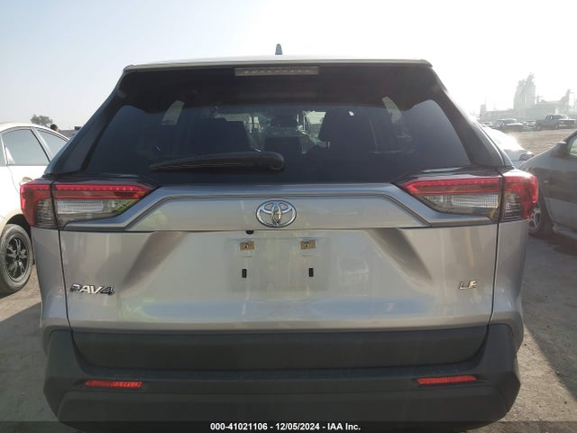 Toyota RAV4 LE 2019 JTMH1RFV7KJ016717 Image 17