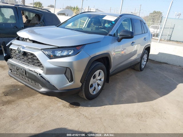 Toyota RAV4 LE 2019 JTMH1RFV7KJ016717 Image 2