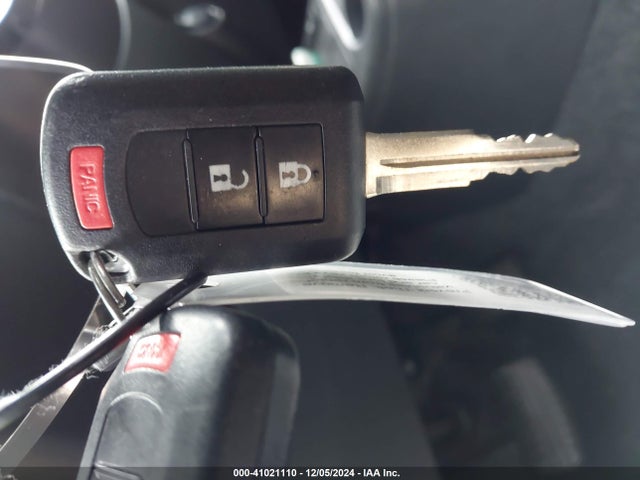 ML32AUHJ7MH010657 Mitsubishi Mirage Carbonite Edition/es/le