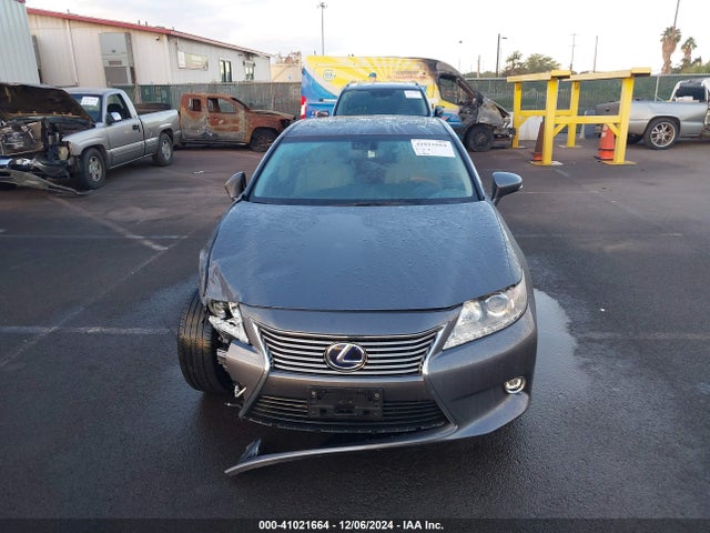 JTHBW1GGXE2052567 Lexus ES 300H