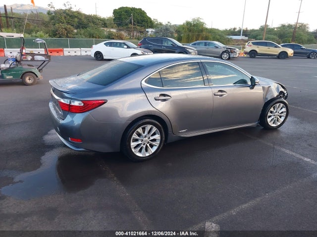 JTHBW1GGXE2052567 Lexus ES 300H