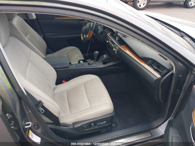 JTHBW1GGXE2052567 Lexus ES 300H