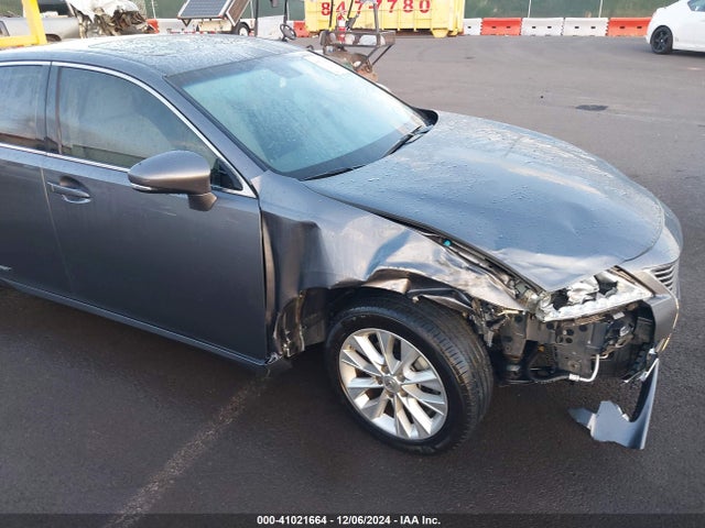 JTHBW1GGXE2052567 Lexus ES 300H