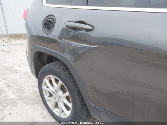 1C4PJLCB3HW650783 Jeep Cherokee Latitude Fwd