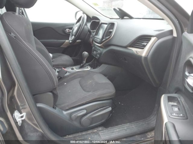 1C4PJLCB3HW650783 Jeep Cherokee Latitude Fwd