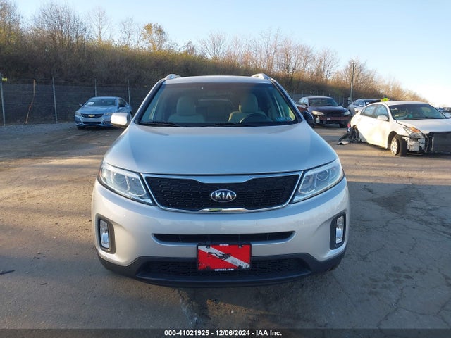 5XYKTCA68FG560937 KIA SORENTO LX