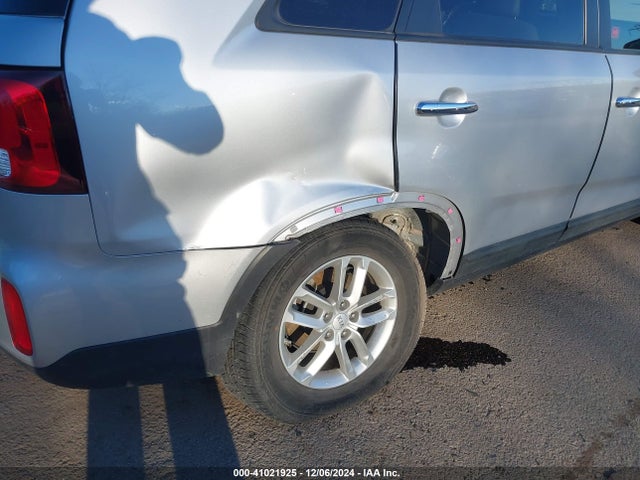 5XYKTCA68FG560937 KIA SORENTO LX