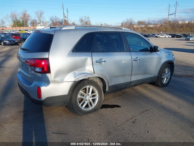 5XYKTCA68FG560937 KIA SORENTO LX