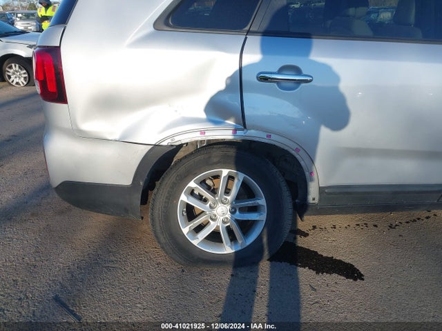 5XYKTCA68FG560937 KIA SORENTO LX