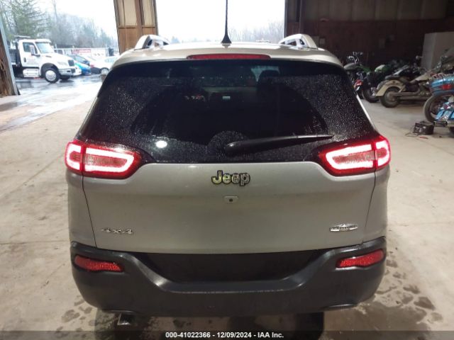 1C4PJMCBXHW537645 Jeep Cherokee Latitude 4x4