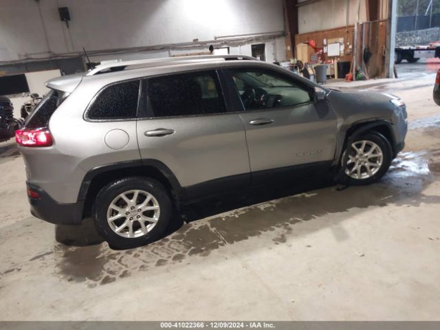 1C4PJMCBXHW537645 Jeep Cherokee Latitude 4x4