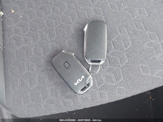 KNDEU2AA7R7638201 KIA SELTOS S