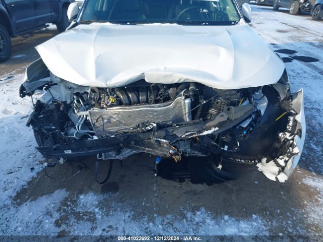 KNDEU2AA7R7638201 KIA SELTOS S
