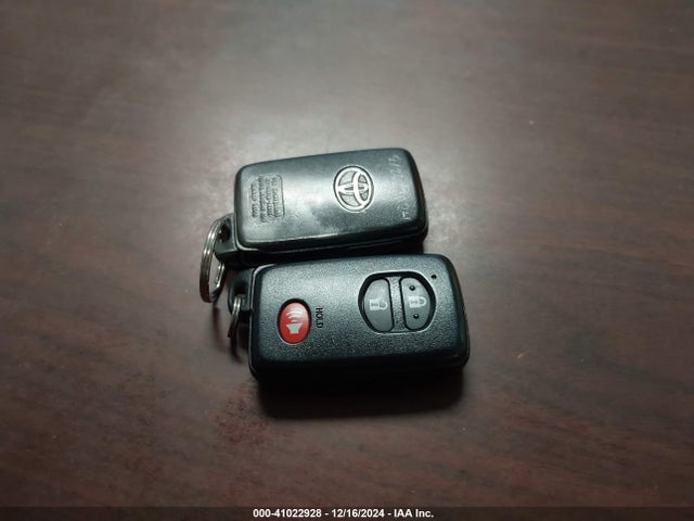 Toyota Prius V Two 2014 JTDZN3EU4EJ001918 Image 11