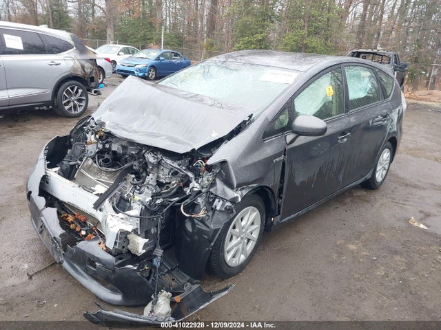 Toyota Prius V Two 2014 JTDZN3EU4EJ001918 Image 2