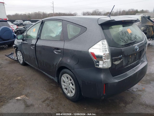 Toyota Prius V Two 2014 JTDZN3EU4EJ001918 Image 3