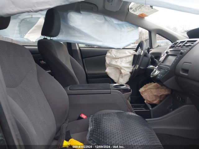 Toyota Prius V Two 2014 JTDZN3EU4EJ001918 Image 5