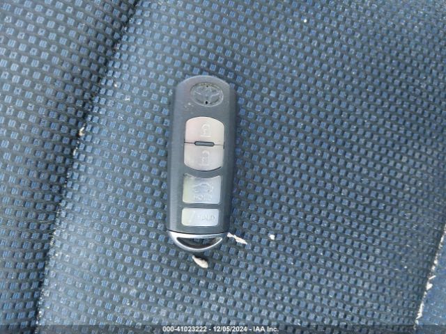 3MYDLBYV8KY519828 Toyota YARIS LE