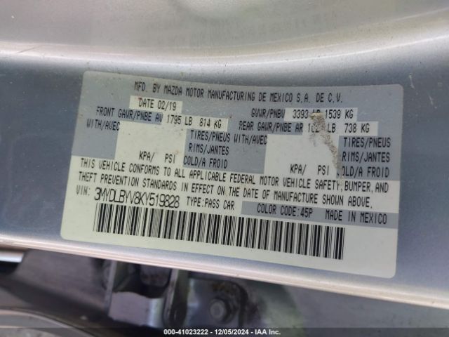 3MYDLBYV8KY519828 Toyota YARIS LE