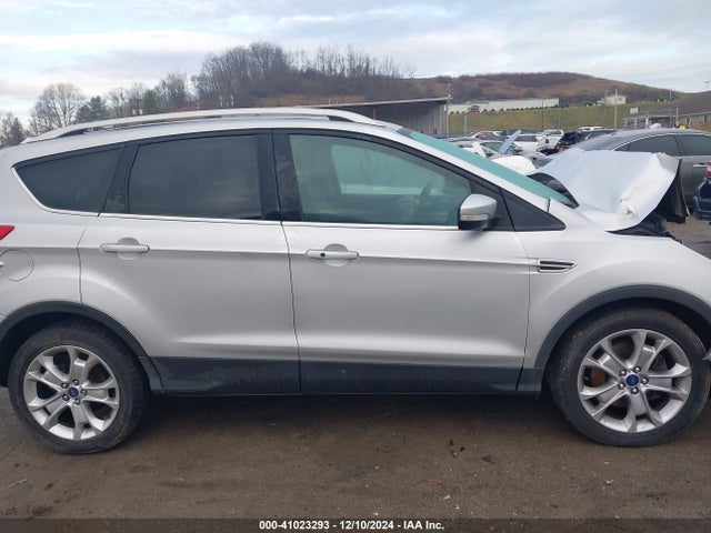 1FMCU9J93FUC31457 Ford Escape Titanium