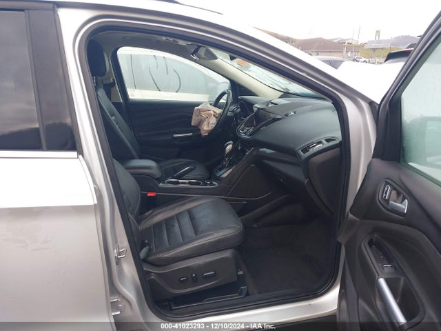 1FMCU9J93FUC31457 Ford Escape Titanium