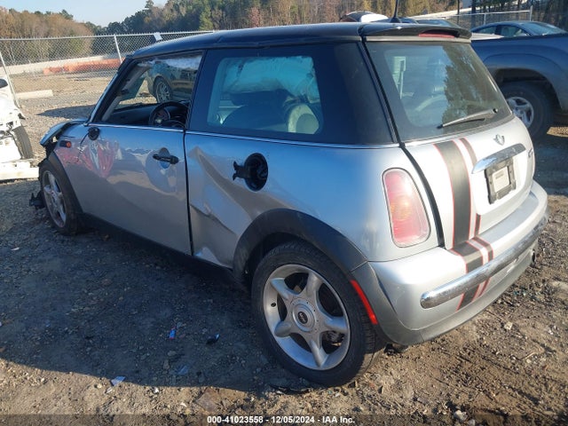 2004 MINI COOPER WMWRC334X4TJ62329 Photo 2