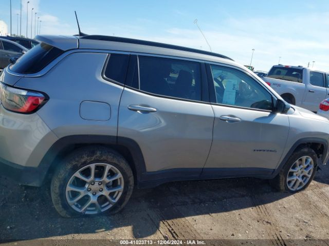 3C4NJDFB4NT207889 Jeep Compass Latitude Lux 4x4
