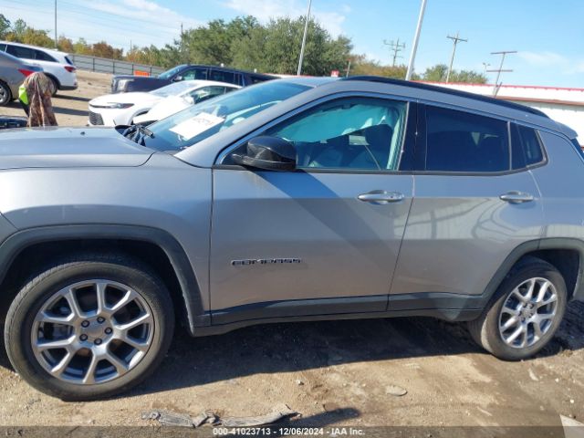 3C4NJDFB4NT207889 Jeep Compass Latitude Lux 4x4