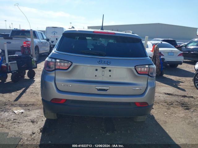 3C4NJDFB4NT207889 Jeep Compass Latitude Lux 4x4