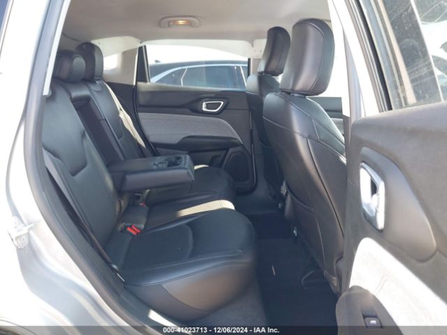 3C4NJDFB4NT207889 Jeep Compass Latitude Lux 4x4