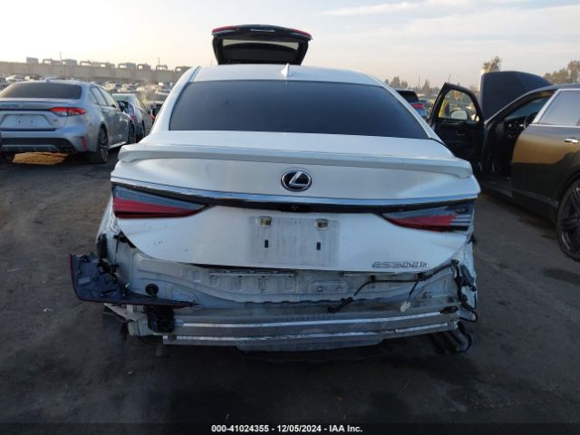 58ADA1C1XPU027710 Lexus ES 300H