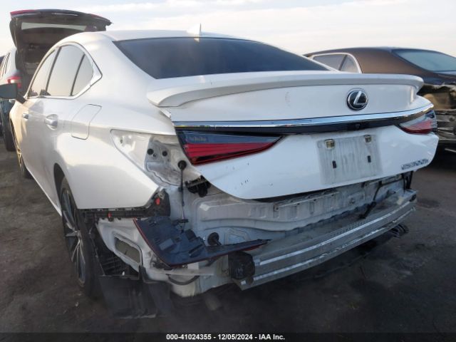 58ADA1C1XPU027710 Lexus ES 300H