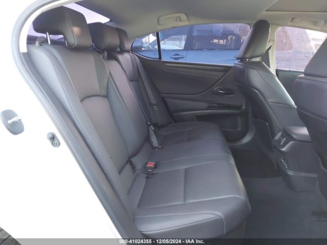 58ADA1C1XPU027710 Lexus ES 300H