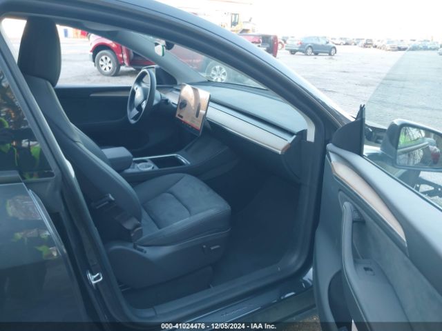 7SAYGDEEXRA227639 Tesla Model Y Long Range Dual Motor All-wheel Drive