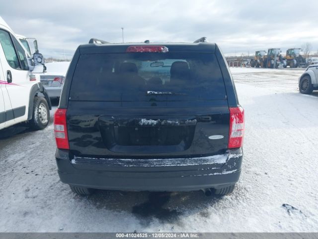 1C4NJPFBXFD349589 Jeep Patriot Latitude