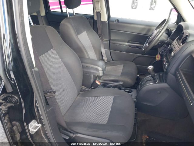 1C4NJPFBXFD349589 Jeep Patriot Latitude