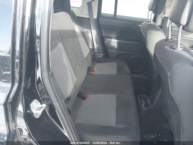 1C4NJPFBXFD349589 Jeep Patriot Latitude