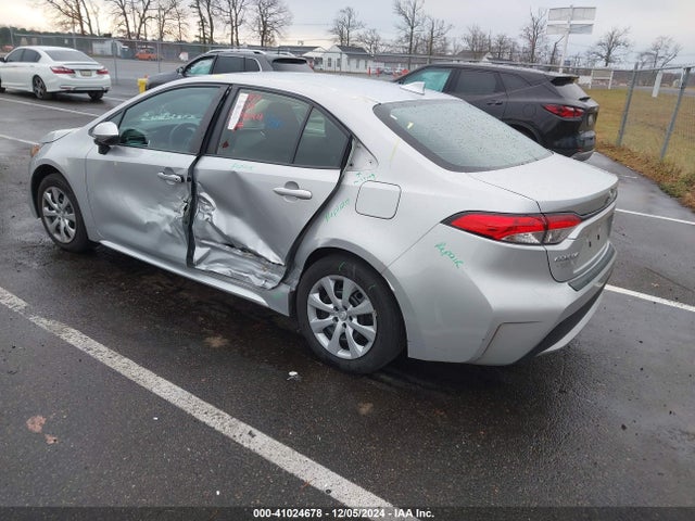 Toyota COROLLA LE 2022 5YFEPMAE2NP275367 Image 3