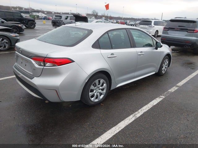 Toyota COROLLA LE 2022 5YFEPMAE2NP275367 Image 4