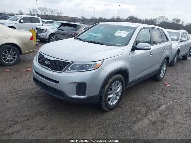 KIA SORENTO LX 2015 5XYKTCA63FG568959 Image 2