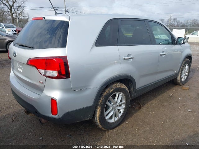 KIA SORENTO LX 2015 5XYKTCA63FG568959 Image 4