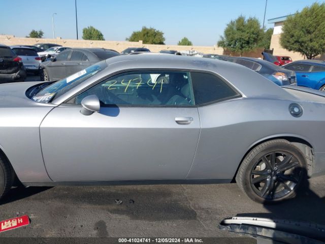 2C3CDZAG7JH131638 Dodge Challenger Sxt