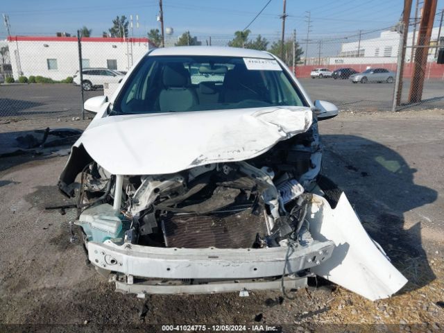 VNKKTUD33FA038425 Toyota YARIS LE