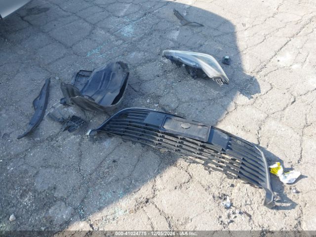 VNKKTUD33FA038425 Toyota YARIS LE
