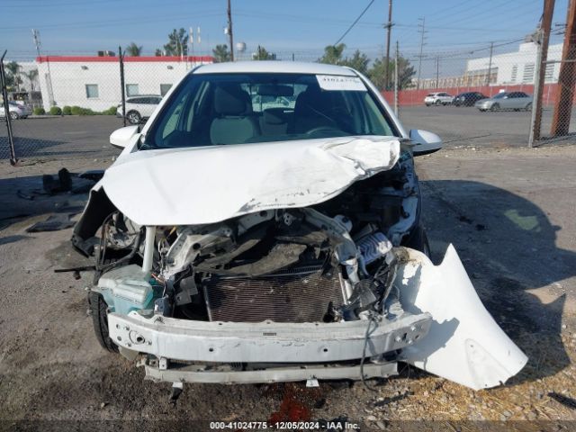 VNKKTUD33FA038425 Toyota YARIS LE